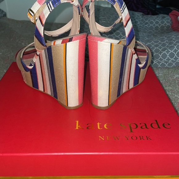 Euc Kate Spade ♠️ Dellie striped wedges size 7 - Picture 6 of 8